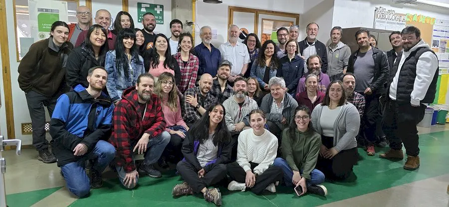 profesor emerito dr olivero acompañado por la comunidad universitaria - web_1731431084