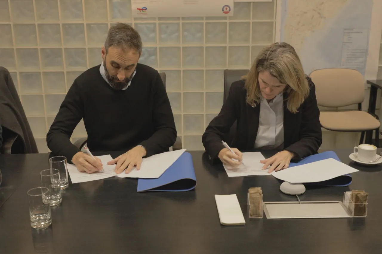 photo_4963408269506884094_y