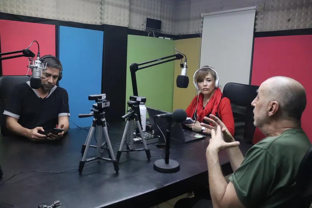 En "Terra Natural": El Dr. Alejandro Valenzuela junto al Dr. Martín Vásquez y la locutora Alba Pereira