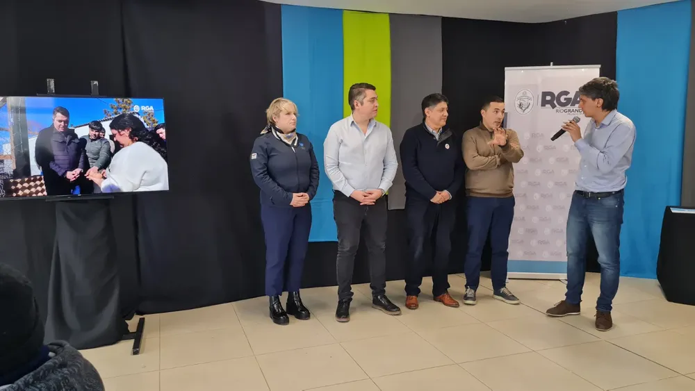 El Municipio de Río Grande y TotalEnergies se unieron en el Espacio Tecnológico Municipal de la Margen Sur para concreta