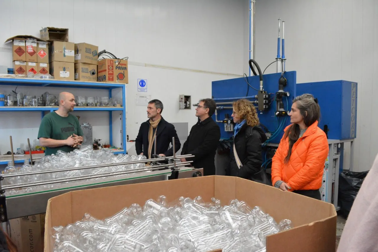 photo_4954442641240600435_y