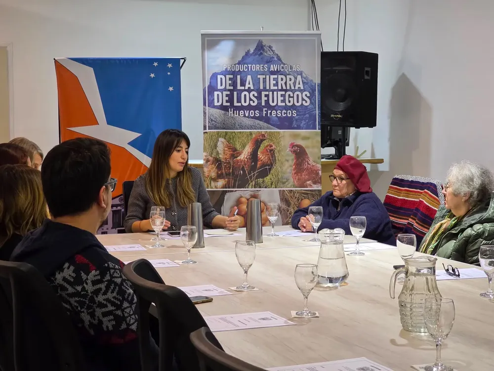Colazo reunión productores avícolas
