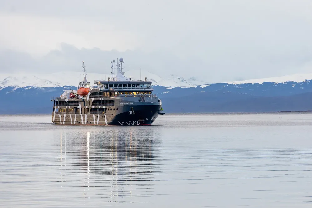 buque Magellan Explorer 3
