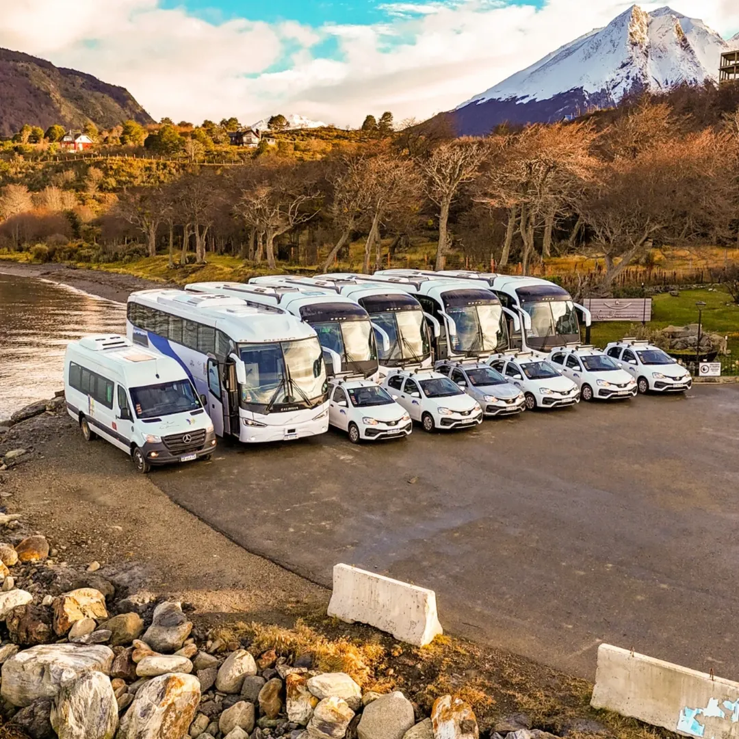 🚐 Movete con libertad, viajá con confianza.En Grupo Yámanas contamos con flota terrestre propi