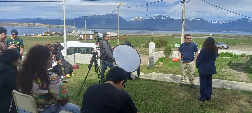 3. Estudiantes del Sabato presentan “Entre Redes”, un documental sobre salmonicultura