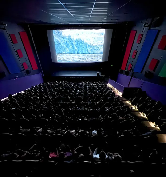 0- Sala llena Cine Sunstar