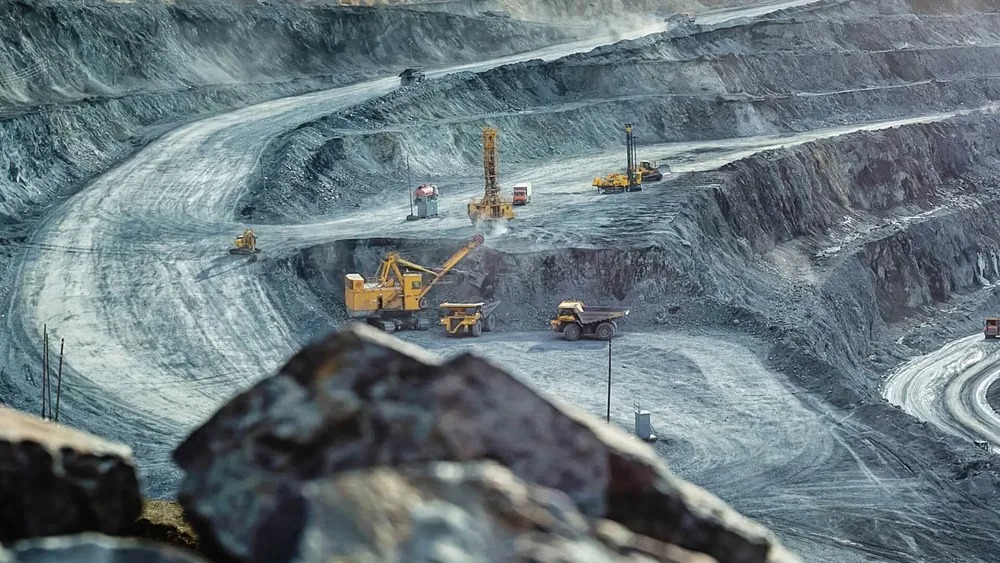 63c7774f22d14275821a05c8_mining-2