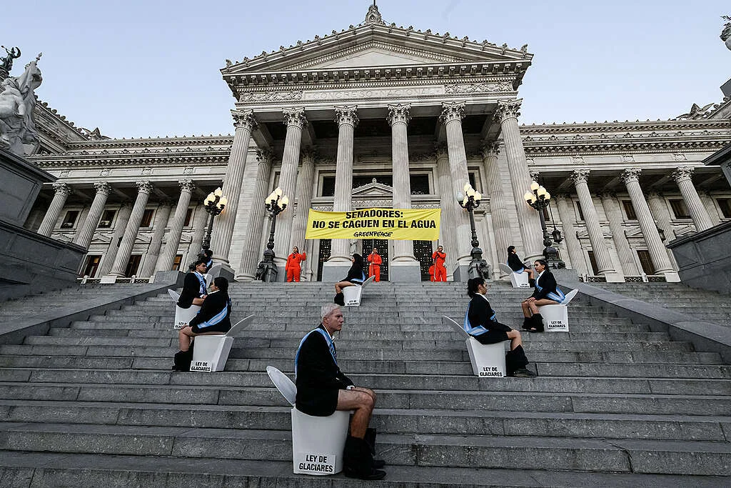 6d261880-inodoros-congreso-@-martin-katz-greenpeace-1-1024x683