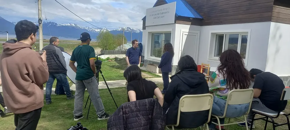 4. Estudiantes del Sabato presentan “Entre Redes”, un documental sobre salmonicultura