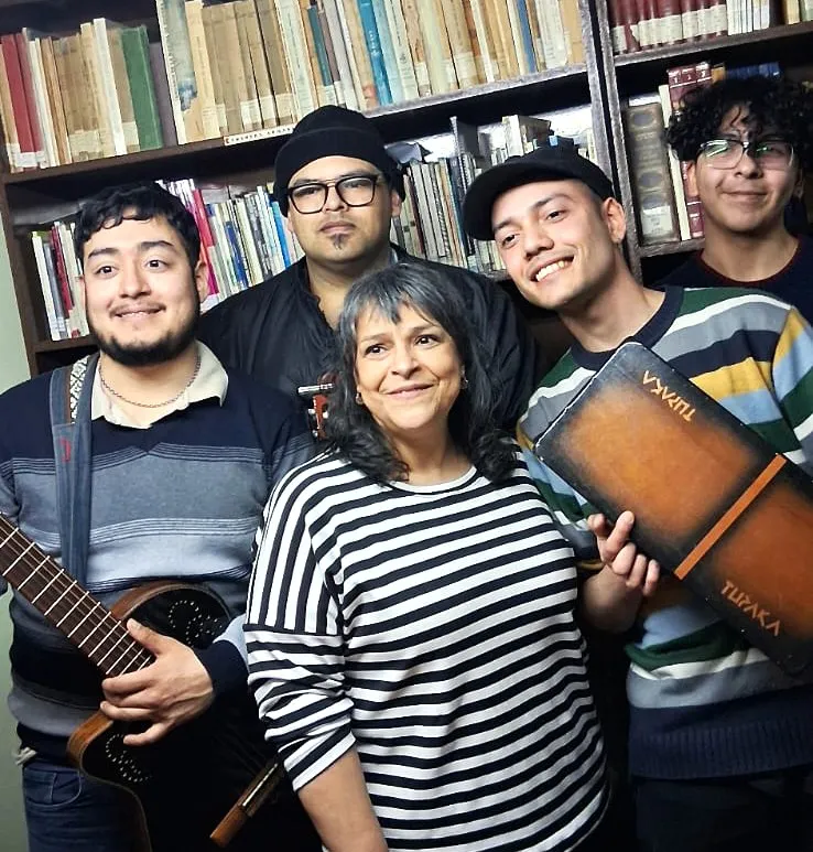 Kari y Los Piel Canela