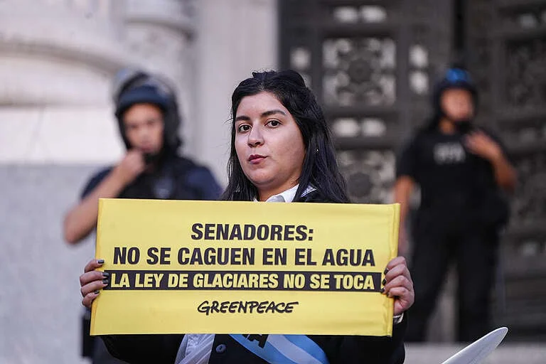 9f46b0ca-inodoros-congreso-@-pepe-mateos-greenpeace-7-768x512