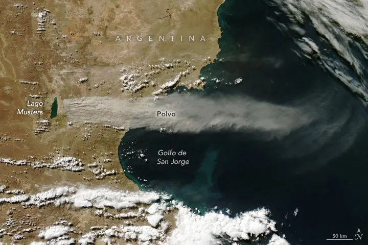 Intensas tormentas de polvo del lago casi seco Colhue Huapi Chubut, Argentina- satelite Aqua- NASA- 29 de marzo de 2024