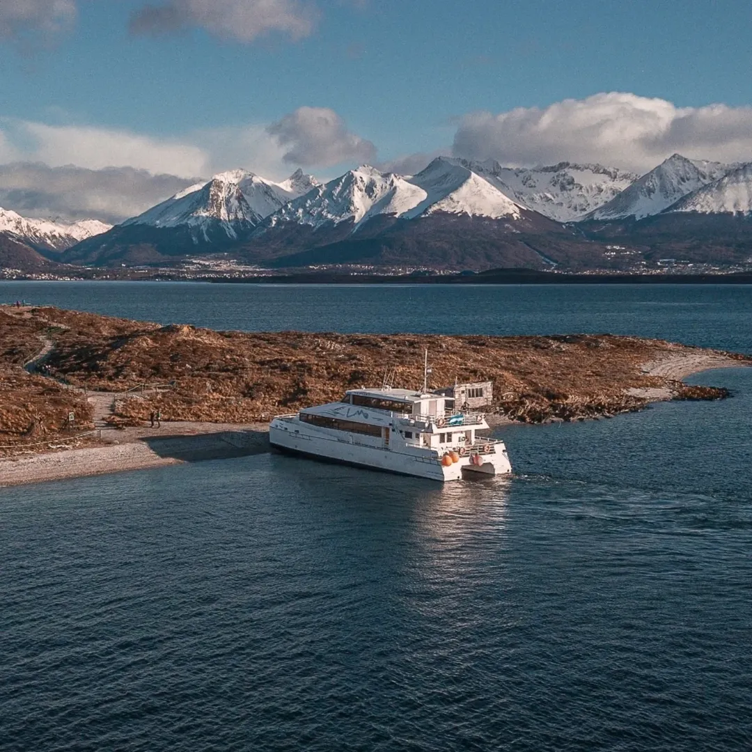 🌞 ¡Llegó el verano al Fin del Mundo!El sol se queda más tiempo, el cielo se despeja y el Canal (1)