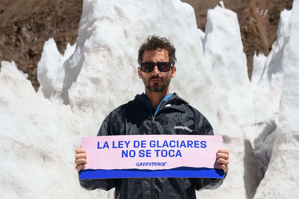 72e5e6b3-glaciar-agua-negra-carteles-22-©-martin-katz-greenpeace--scaled