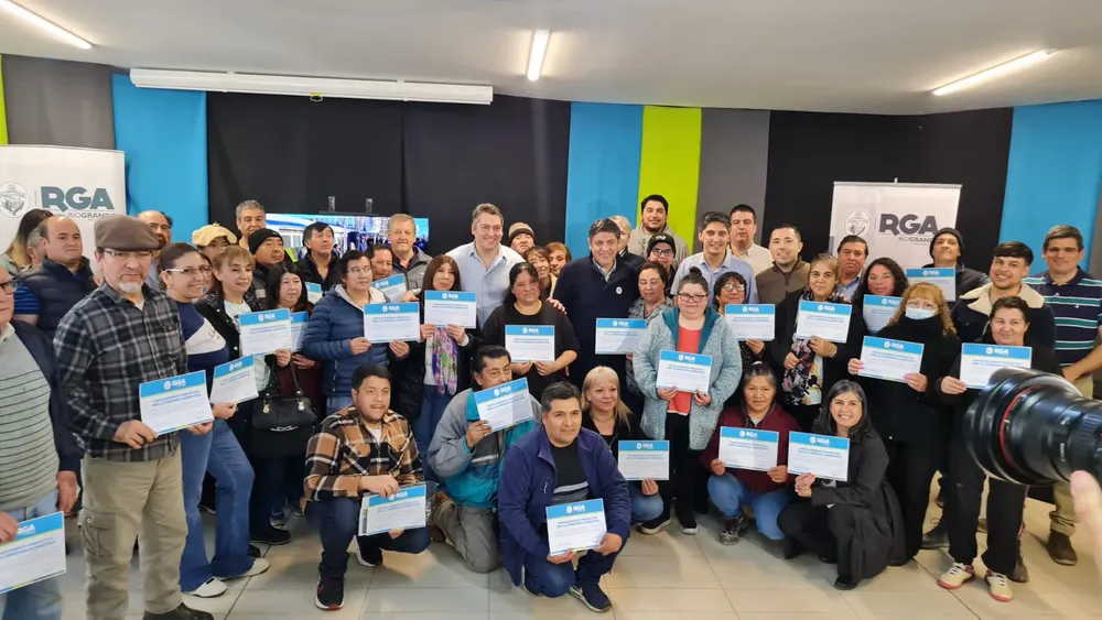 El Municipio y TotalEnergies entregaron certificados a 50 productores frutihortícolas de la Margen Sur 